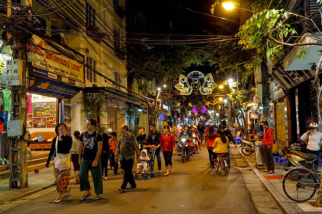 Hanoi Weekend Night Market, Ha Noi, Cozy Vietnam Travel 
