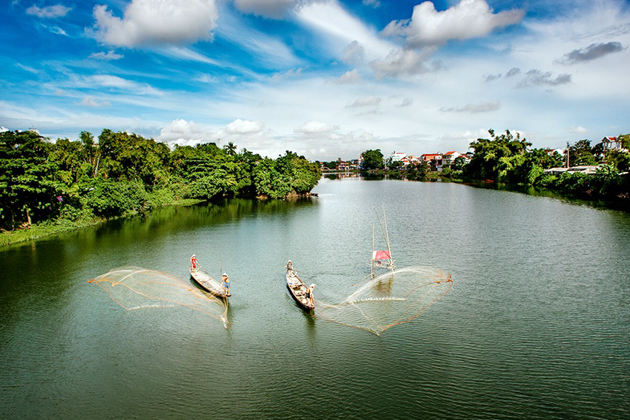 Local Peoples Casting Fishing Net, Hue, Tours, Vietnam Cozy Travel