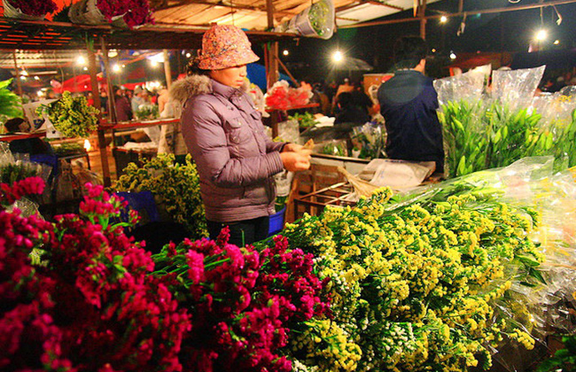 Quang Ba Night Flower Market in Hanoi, Travel, Cozy Vietnam Travel
