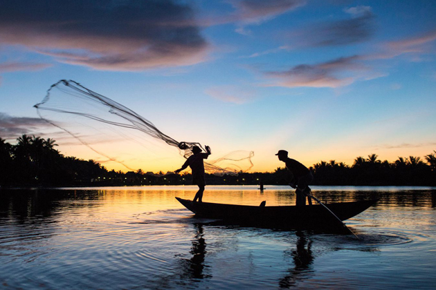 The local casting fishing net in Thu Bon River , Hoian, Cozy Travel