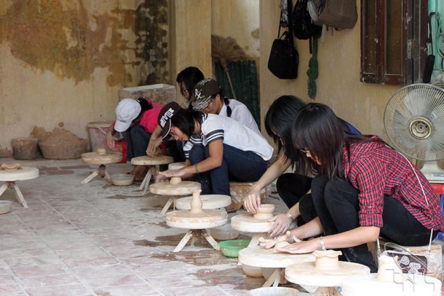 Try Making Ceramic, Bat trang tours, Vietnam cozy travel