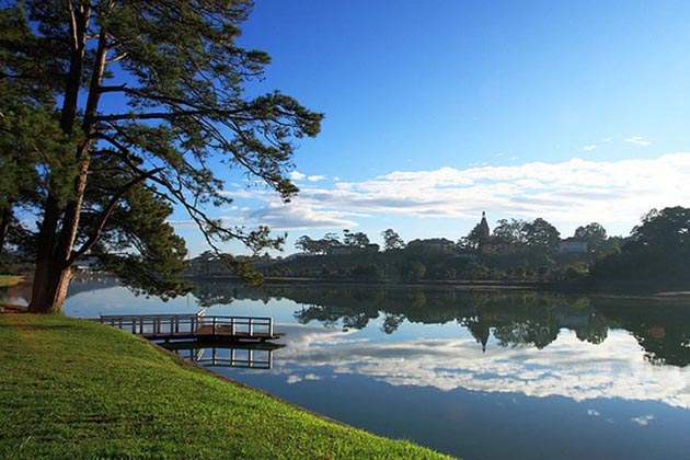 Xuan Huong Lake in Da Lat, Tours, Da Lat, Cozy Vietnam Travel
