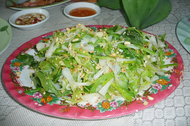Garlic Salad in Ly Son Island Quang Ngai, Tours, Cozy Vietnam Travel