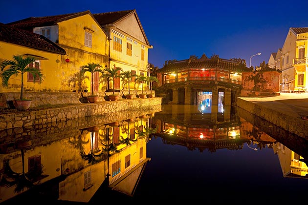 Japanese Covered Bridgein, Hoian, Cozy Travel Vietnam