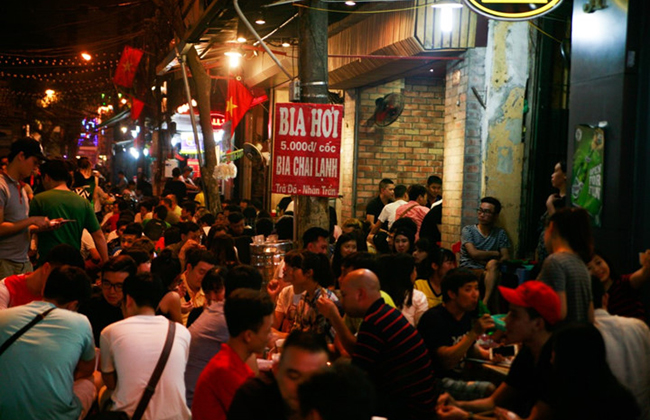 Local Beer in Ta Hien Street, Cozy Vietnam Travel