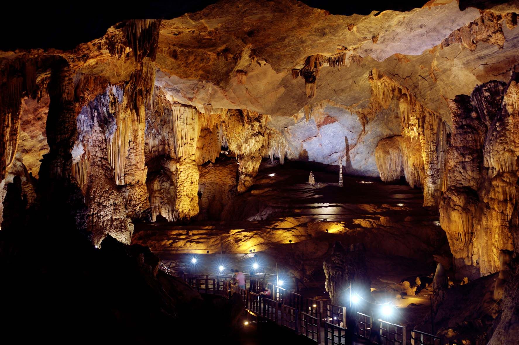 Quang Binh – Paradise Cave & Dark Cave Adventure Tour – 1 Day