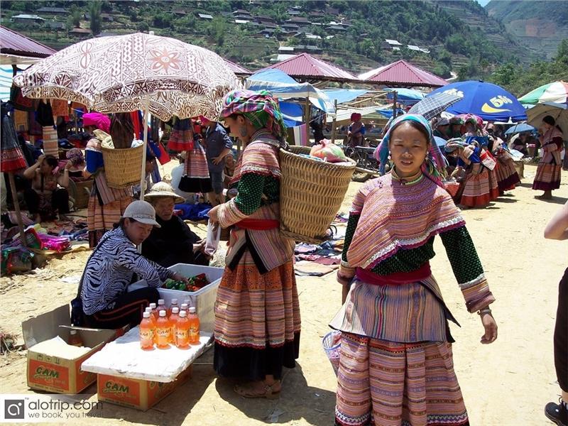 Nhan Song And Nao Song Festival, Cozy Vietnam Travel