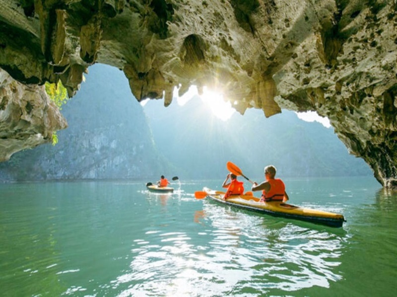 A Halong Bay Day Cruise with an 8 Hour Tour Itinerary