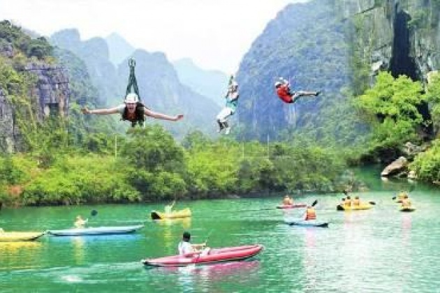 Kayaking in Phong Nha Ke Bang, Cozy Vietnam Tours