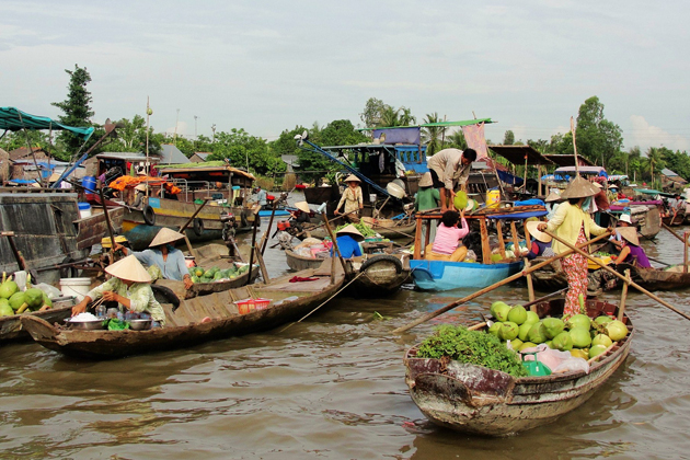 Daily activities in Cai Be Floating Market