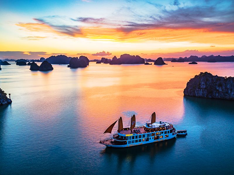 Emperor Cruise Halong Bay Vietnam, Cozy Travel Vietnam, Vietnam Package Tours