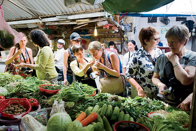 Local Market in Hanoi, Hanoi City Tours, Vietnam Tours, Cozy Vietnam Travel