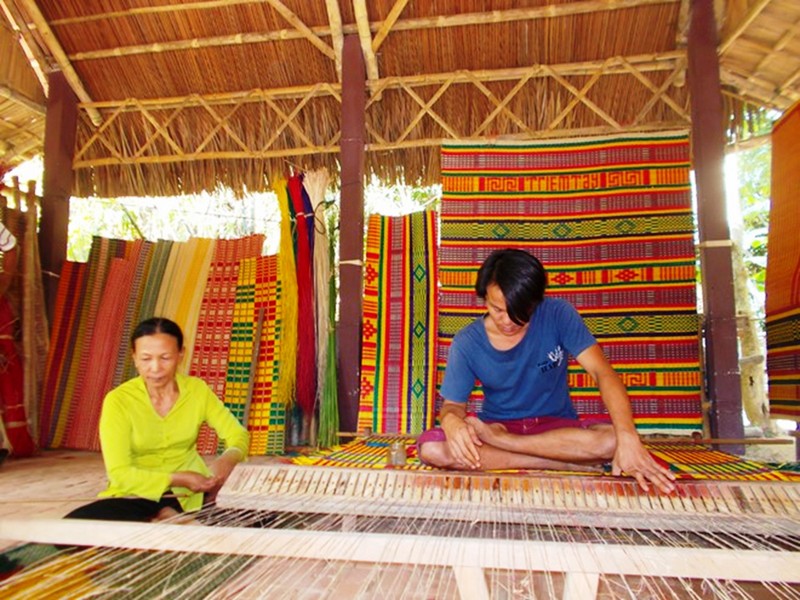 Mat weaving in Hoian,Hoian Tours,Cozy Vietnam Travel,Vietnam Tours