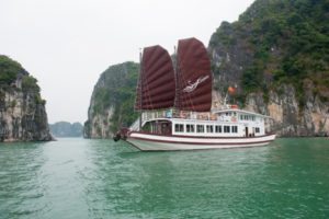 Deluxe Bai Tu Long Bay Cruise with 6 Hours Cruising