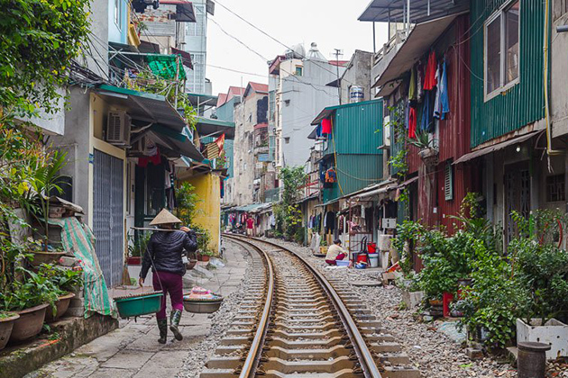 hanoi train street north vietnam itinerary 9 days