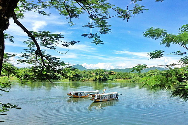 Boat Trip Perfume River, Hue City Tours, Cozy Vietnam Travel
