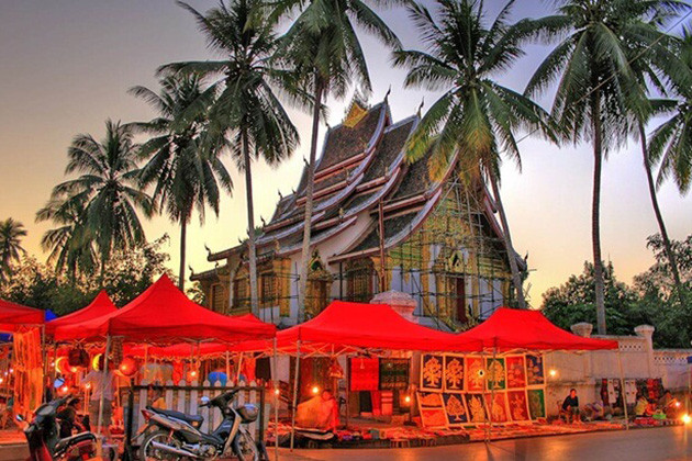 Luang Prabang Night Market, Cozy Vietnam Travel