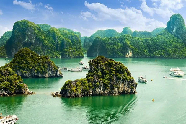 Majestic Halong Bay, Cozy Vietnam Travel