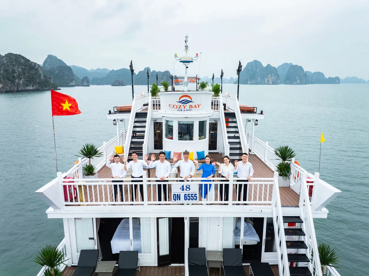 Cozy Bay Grand overnight cruise on Halong Bay
